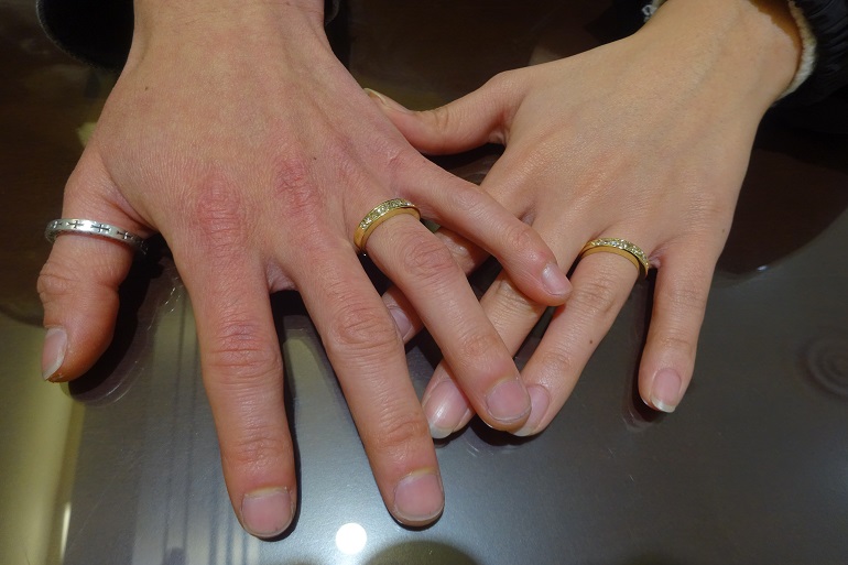 大阪府岸和田市　メンズレディースともにダイヤモンドがセッティングされた結婚指輪をご成約いただきました